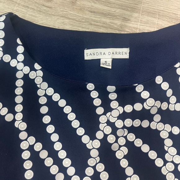 Sandra Darren NEW Navy Blue Textured Polka Dot  Sz6  Stretch fluttered sleeve - Picture 2 of 9